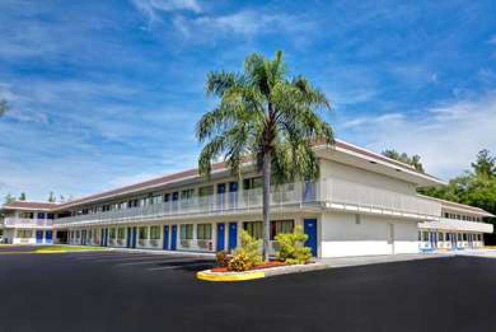 Motel 6 Dania Beach 2