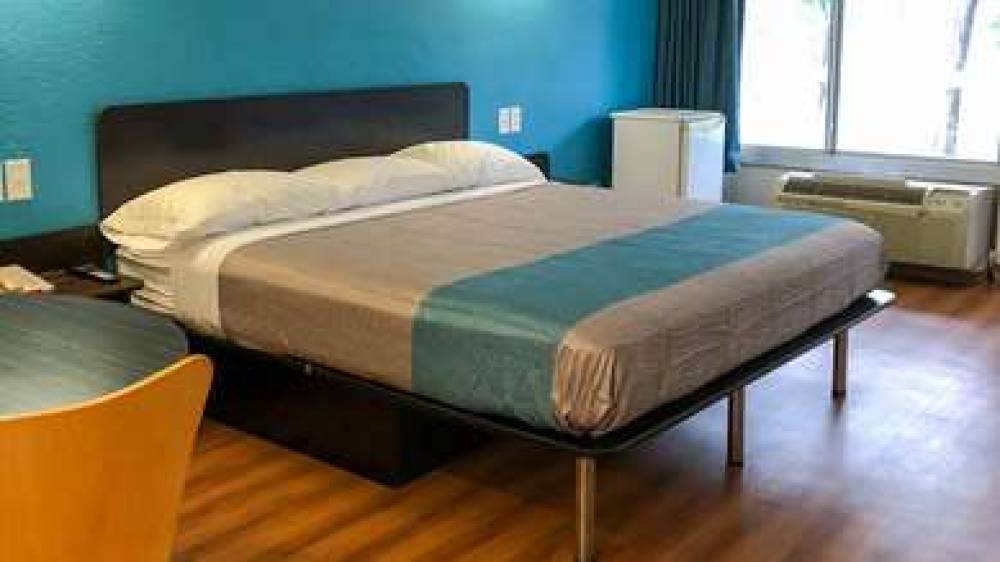 MOTEL 6 DAYTONA BEACH, FL - SPEEDWA 7