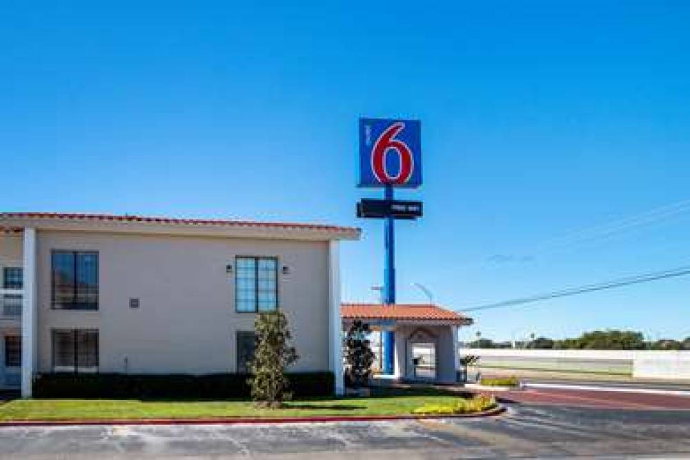 MOTEL 6 EULESS DFW WEST 2