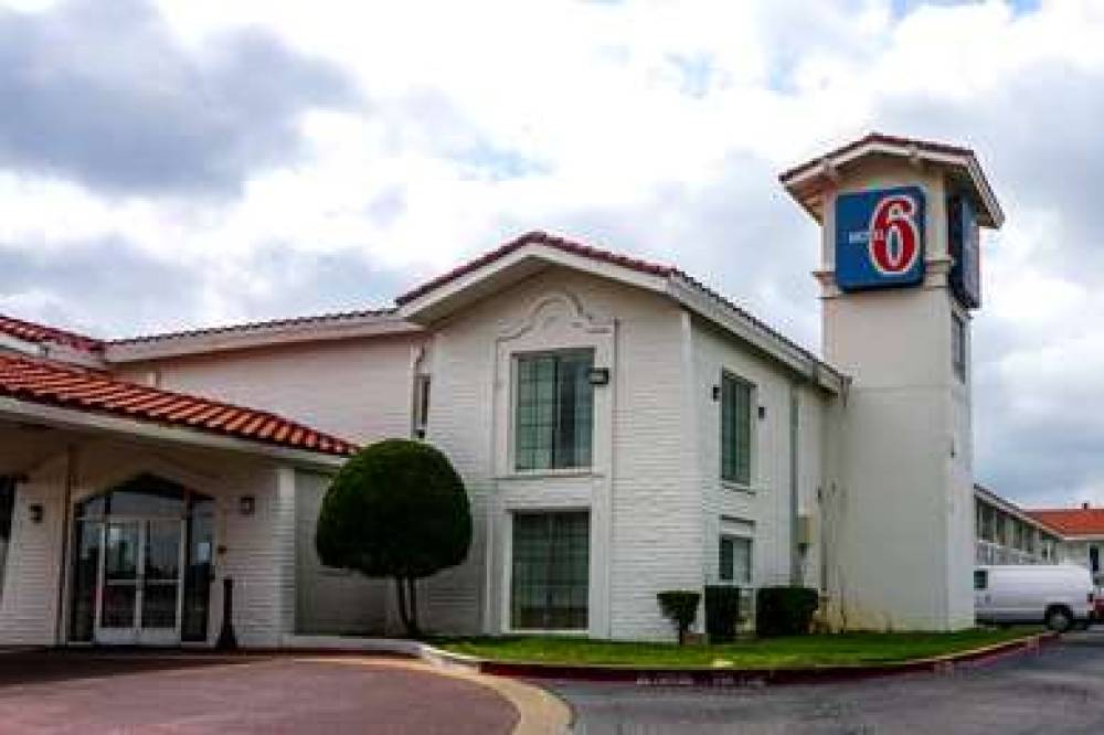 MOTEL 6 EULESS DFW WEST 1