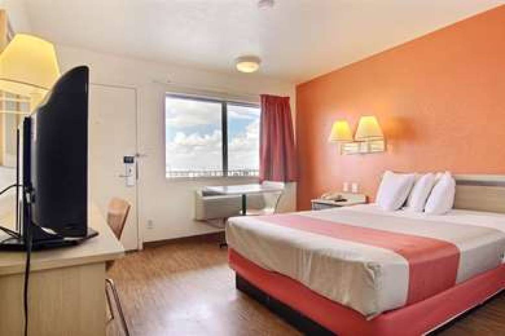 MOTEL 6 FT STOCKTON 10