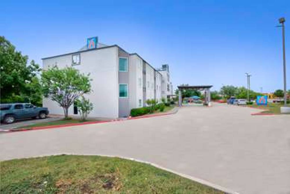 Motel 6 Ft Worth - Benbrook 2