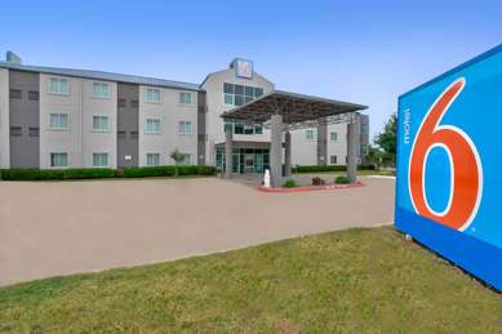 Motel 6 Ft Worth - Benbrook 1
