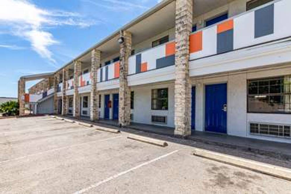 MOTEL 6 GEORGETOWN, TX 8