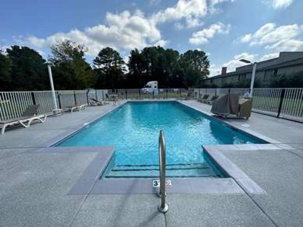 MOTEL 6 GREENSBORO AIRPORT 1