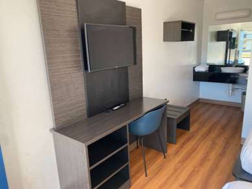 MOTEL 6 GULFPORT 10