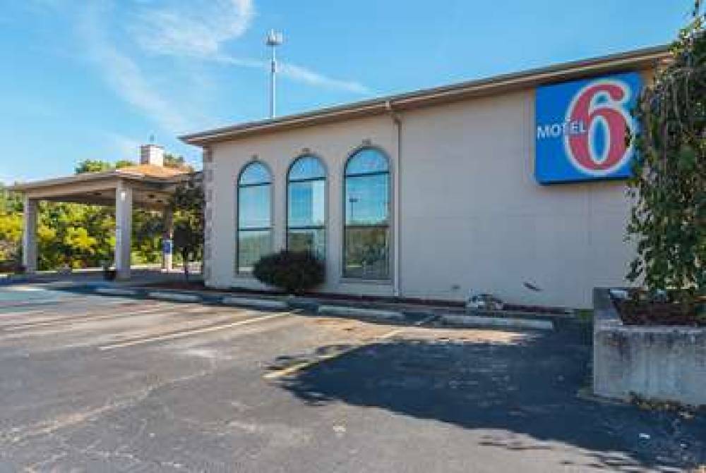 Motel 6 Hannibal MO 4