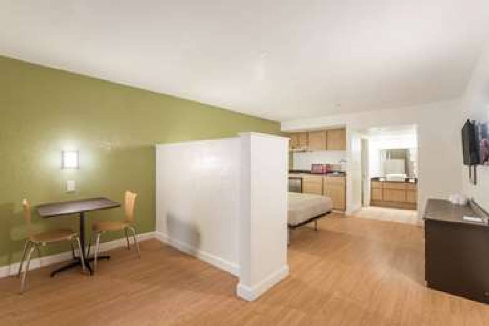 MOTEL 6 HEMET 8