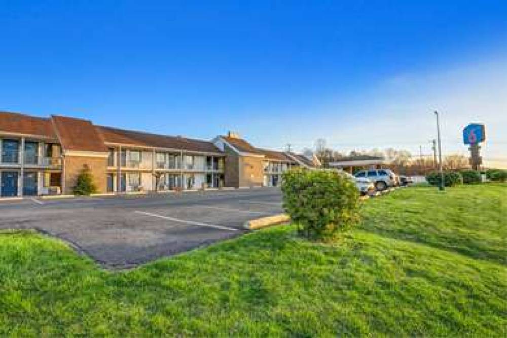 MOTEL 6 HILLSVILLE VA 1