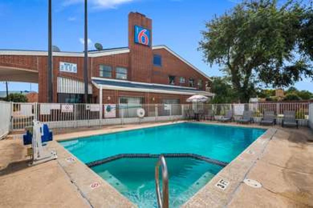 MOTEL 6 HOUSTON - BROOKHOLLOW 1