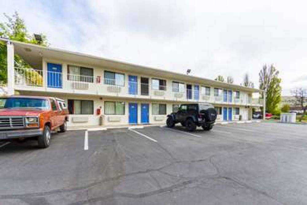 MOTEL 6 KLAMATH FALLS 2