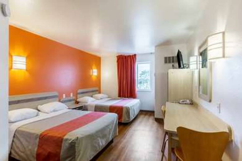 MOTEL 6 LAKE DELTON WI 10