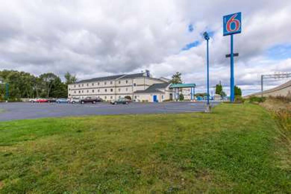 MOTEL 6 LAKE DELTON WI 2