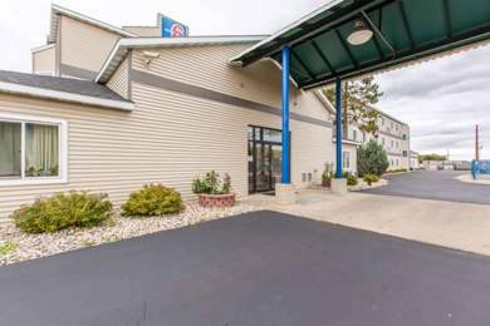 MOTEL 6 LAKE DELTON WI 4