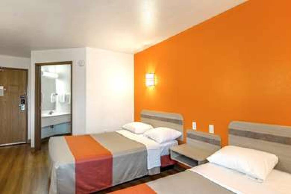 MOTEL 6 LAKE DELTON WI 9