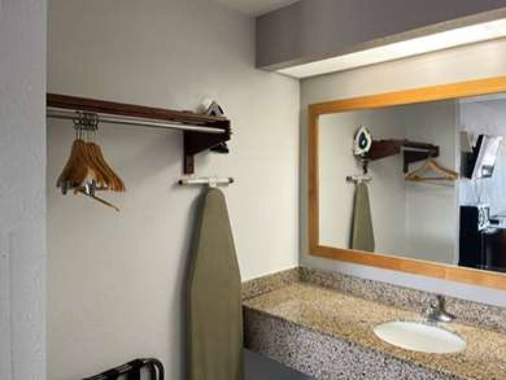 MOTEL 6 - LAUREL, MS 10
