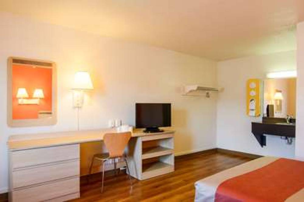 MOTEL 6 LEOMINSTER MA 6