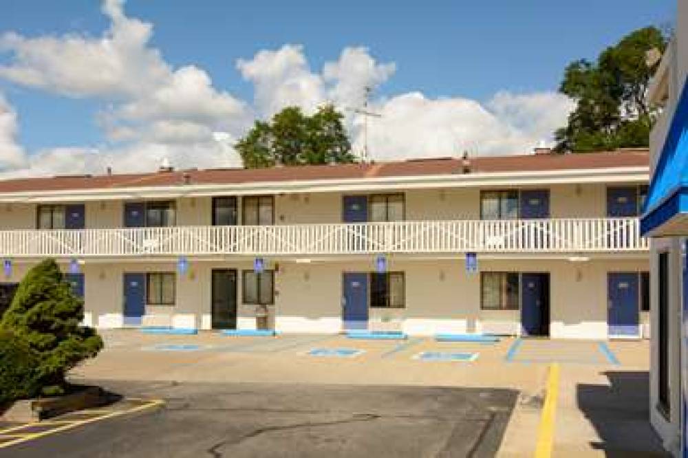 MOTEL 6 LEOMINSTER MA 9