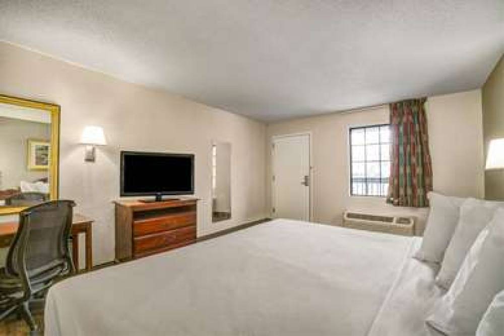 MOTEL 6 LESTER PA 5
