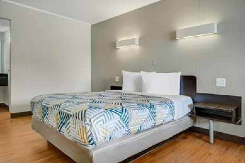 MOTEL 6 LIMA 8