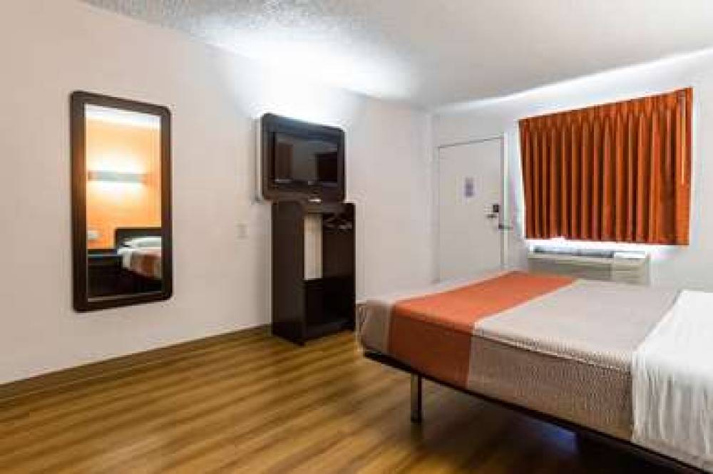 MOTEL 6 LONG BEACH 9