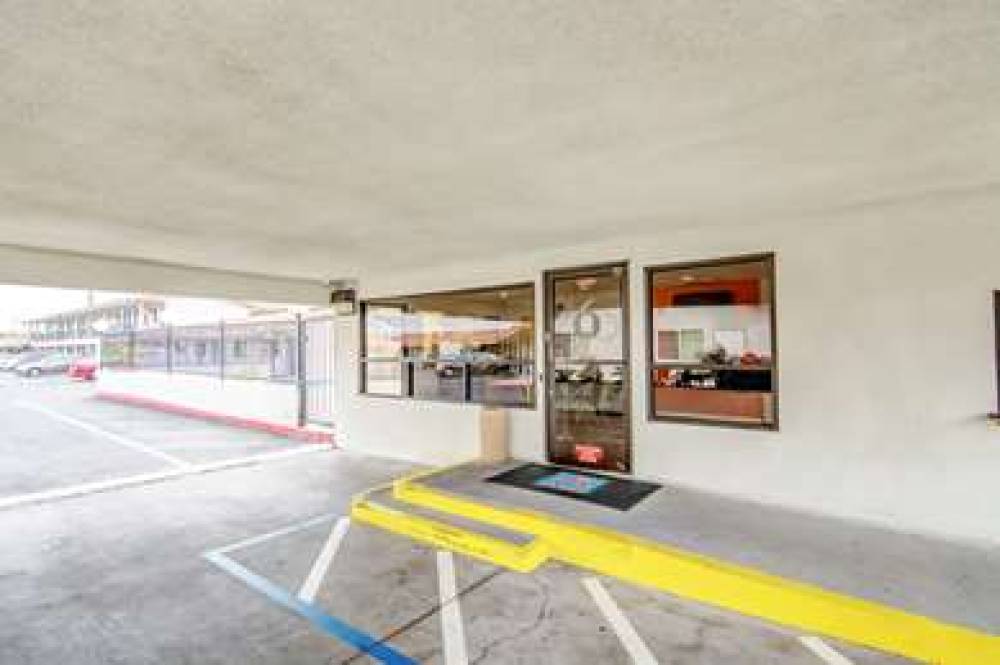 Motel 6 Manteca