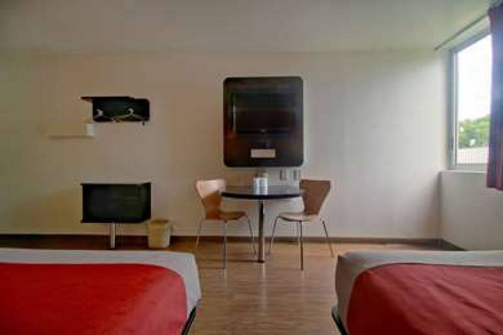 MOTEL 6 MIAMI, FL 5