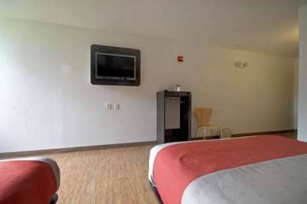 MOTEL 6 MIAMI, FL 4