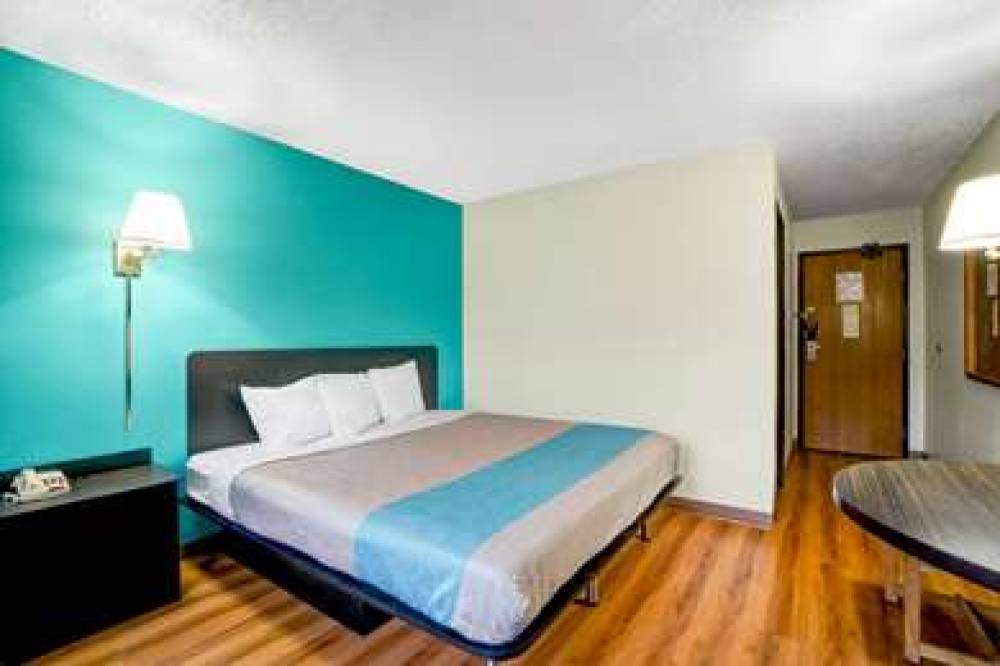 MOTEL 6 MONTOURSVILLE, PA 9