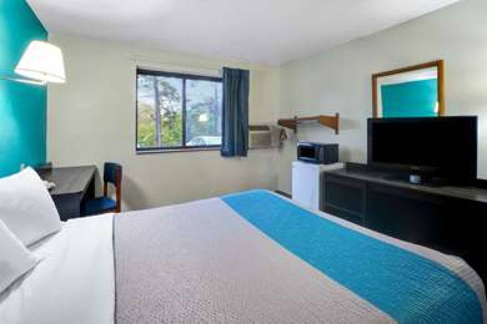 MOTEL 6 MONTOURSVILLE, PA 10
