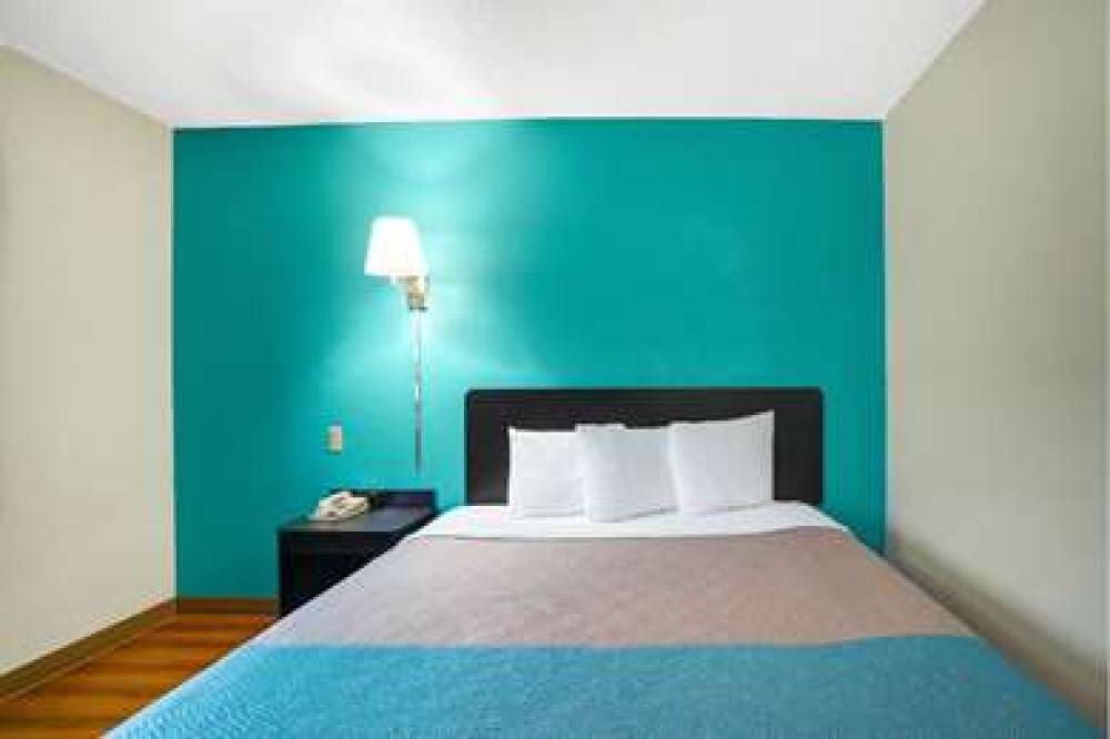 MOTEL 6 MONTOURSVILLE, PA 7