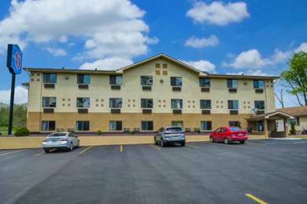 MOTEL 6 MONTOURSVILLE, PA 2