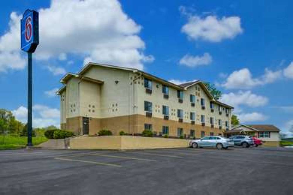 MOTEL 6 MONTOURSVILLE, PA 1