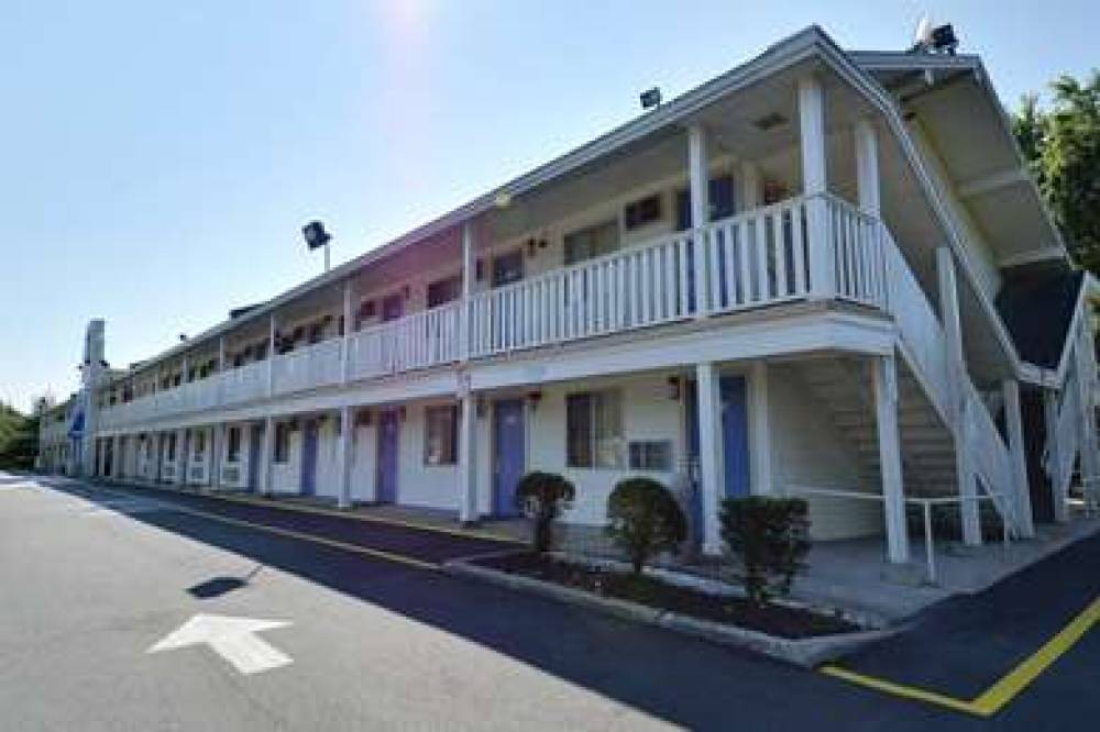 Motel 6 Nashua 3