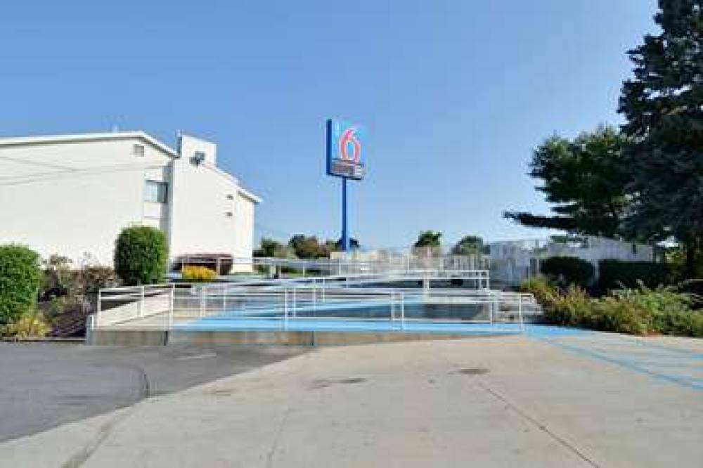 Motel 6 Nashua 5