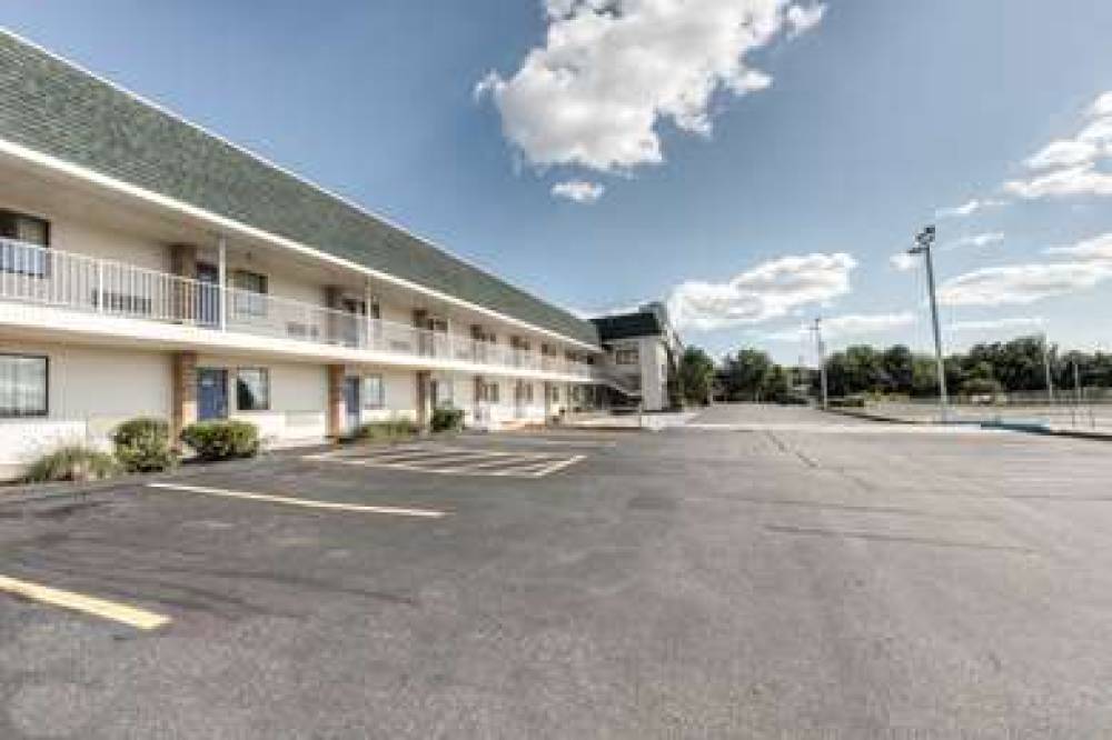 MOTEL 6 NEW LONDON 8