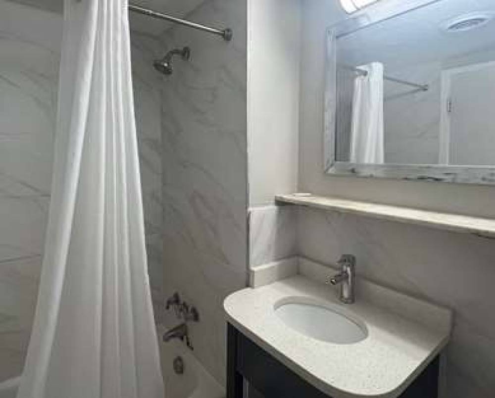MOTEL 6 NORFOLK VA  EAST LITTLE 1