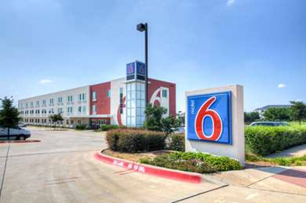 Motel 6 Northlake Speedway 1