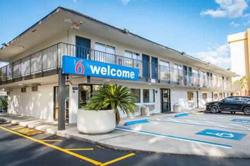 Motel 6 Orlando - Kissimmee Main Gate East 1
