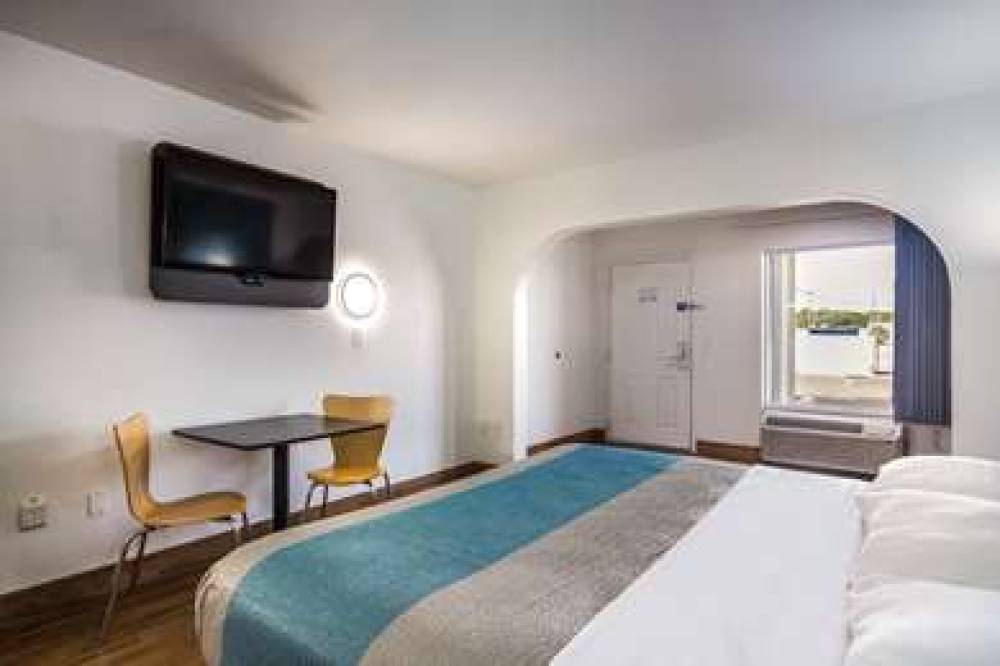 Motel 6 Pensacola-NAS 1