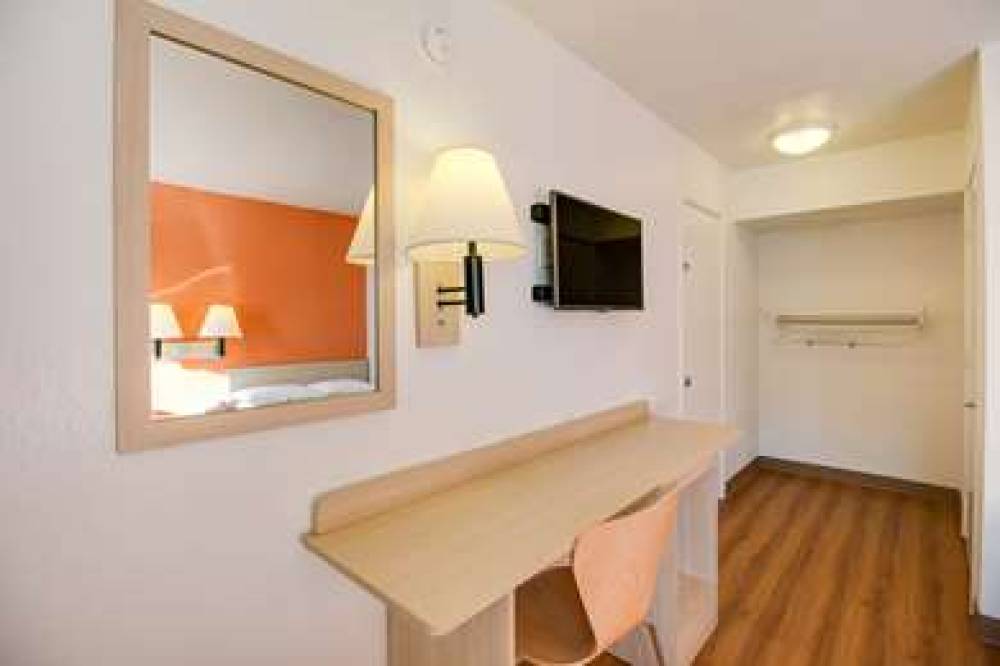MOTEL 6 PHOENIX EAST 7