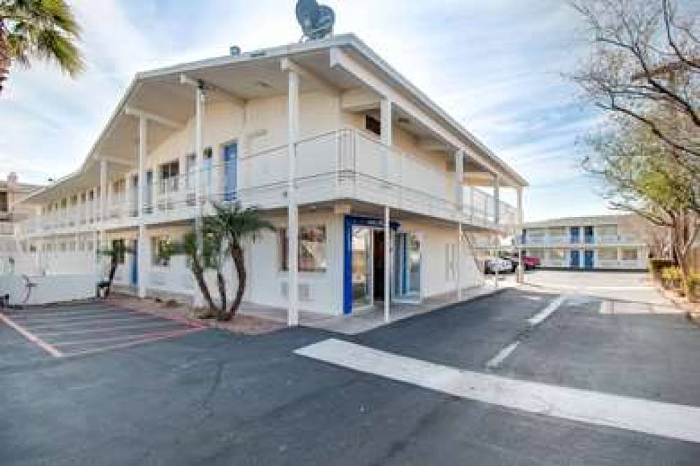 MOTEL 6 PHOENIX EAST 1