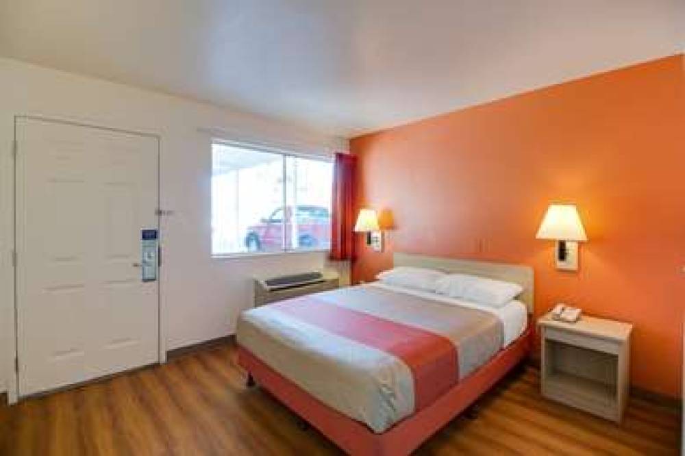 MOTEL 6 PHOENIX EAST 4