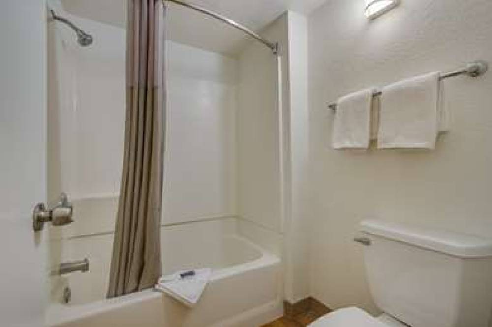 MOTEL 6 PHOENIX TEMPE   BROADWAY   9