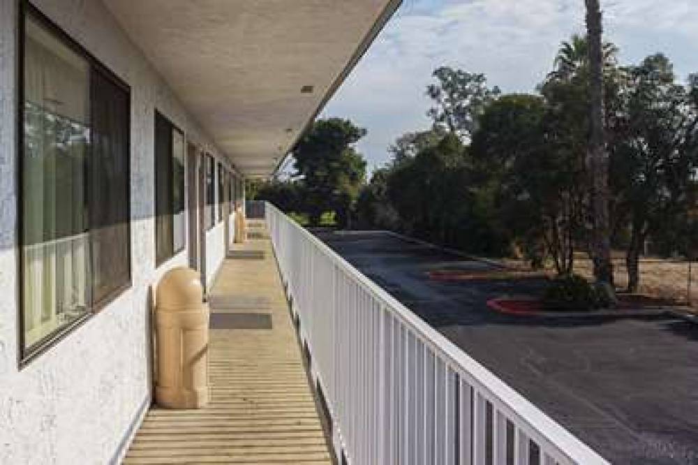 MOTEL 6 PORTERVILLE 3