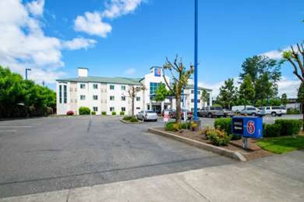 MOTEL 6 PORTLAND NORTH 3