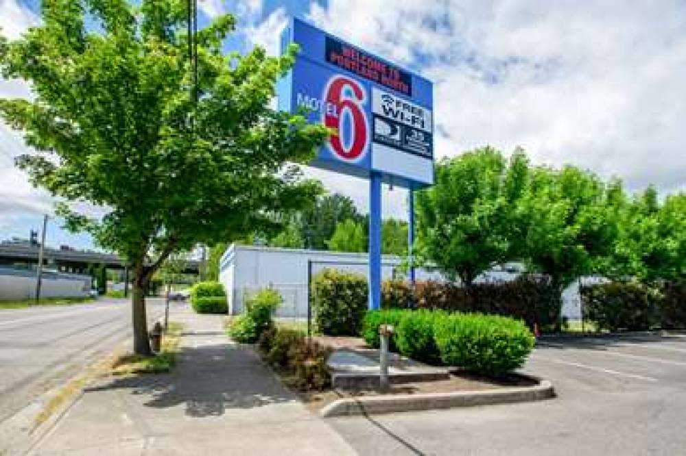 MOTEL 6 PORTLAND NORTH 2