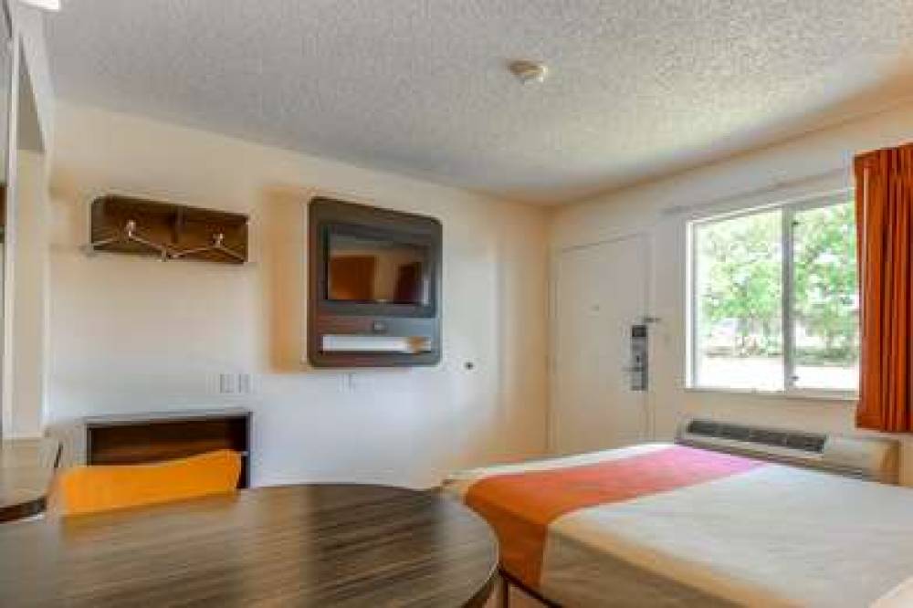 Motel 6 San Diego North 9