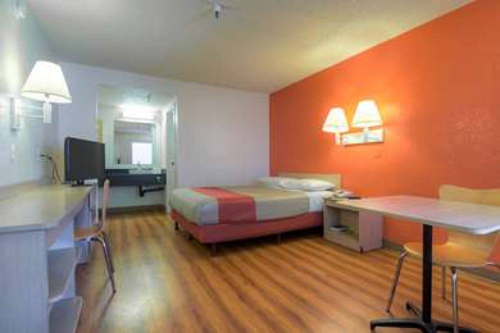 Motel 6 Santa Ana 3