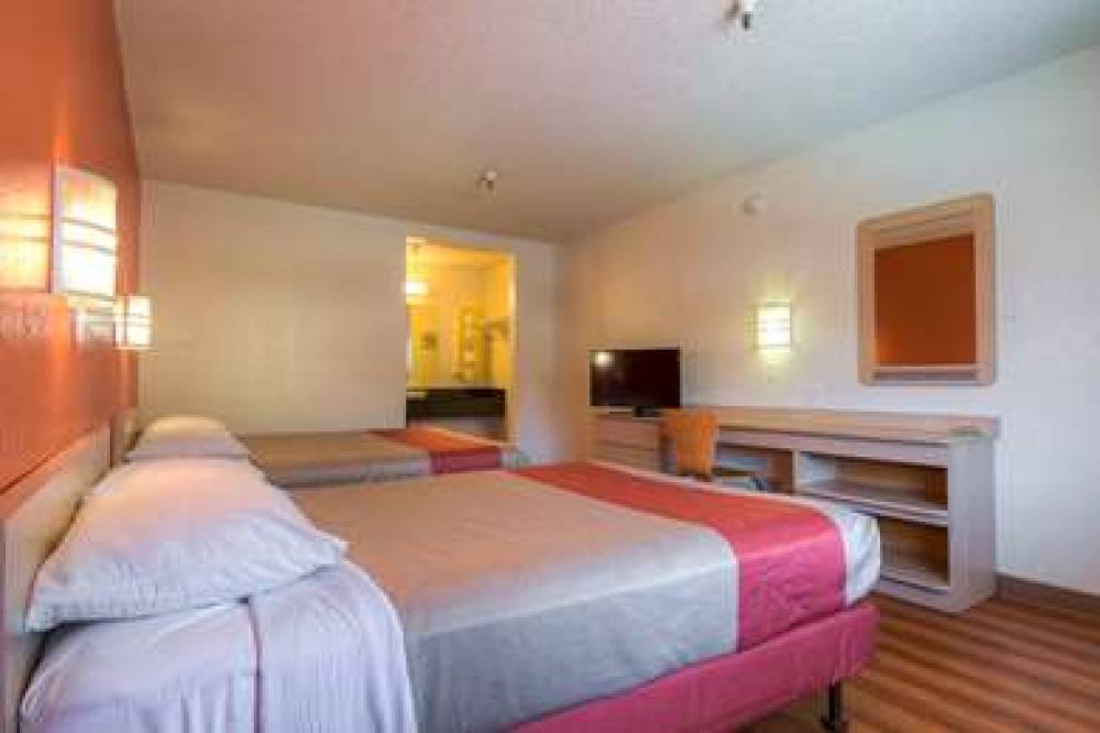 Motel 6 Santa Ana 10